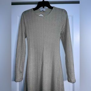 Open back long sleeves dress